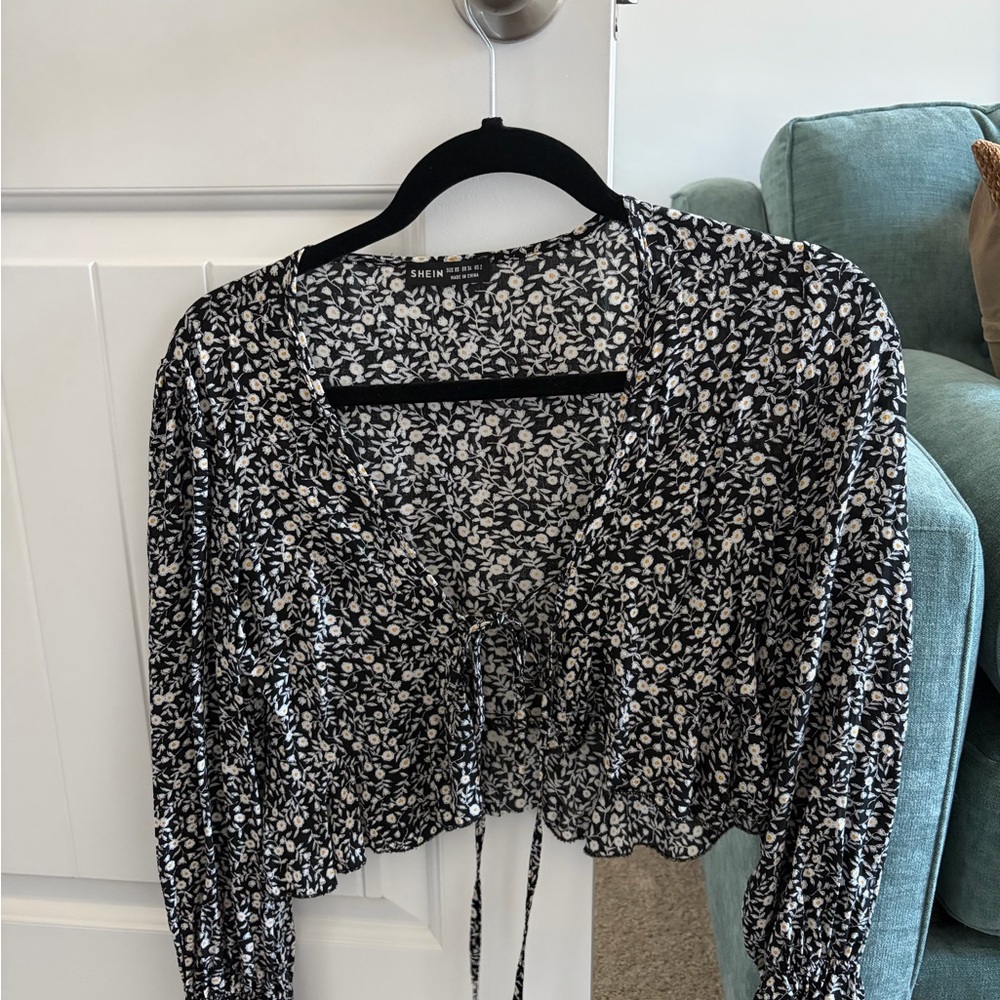 SHEIN Black White Floral Tie-Front Crop Blouse